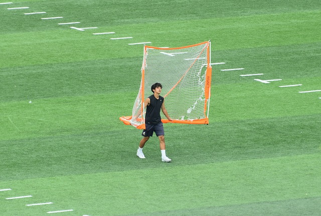 奥尼尔呼吁不要贬低詹姆斯，称湖人队夺冠与邓肯99年冠军比较无异.